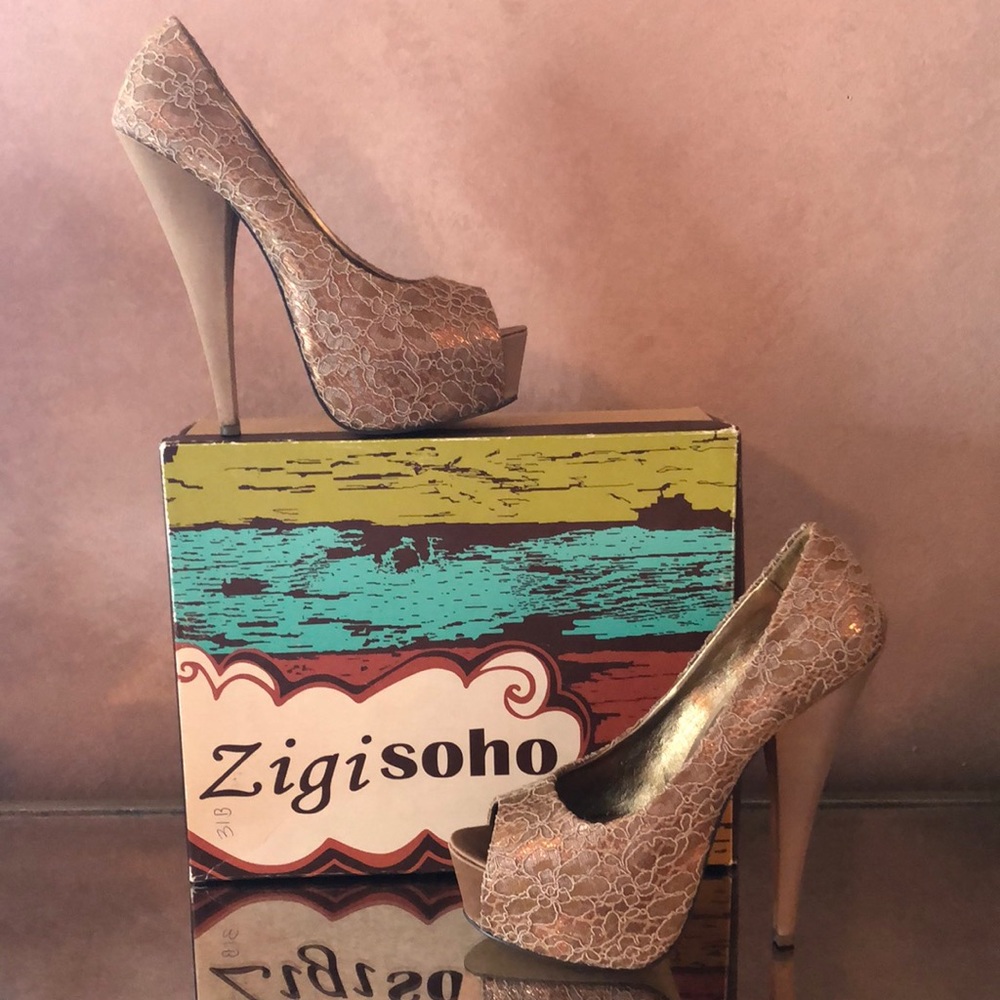 ZIGI SOHO Romance Bronze Peep-toe Pump